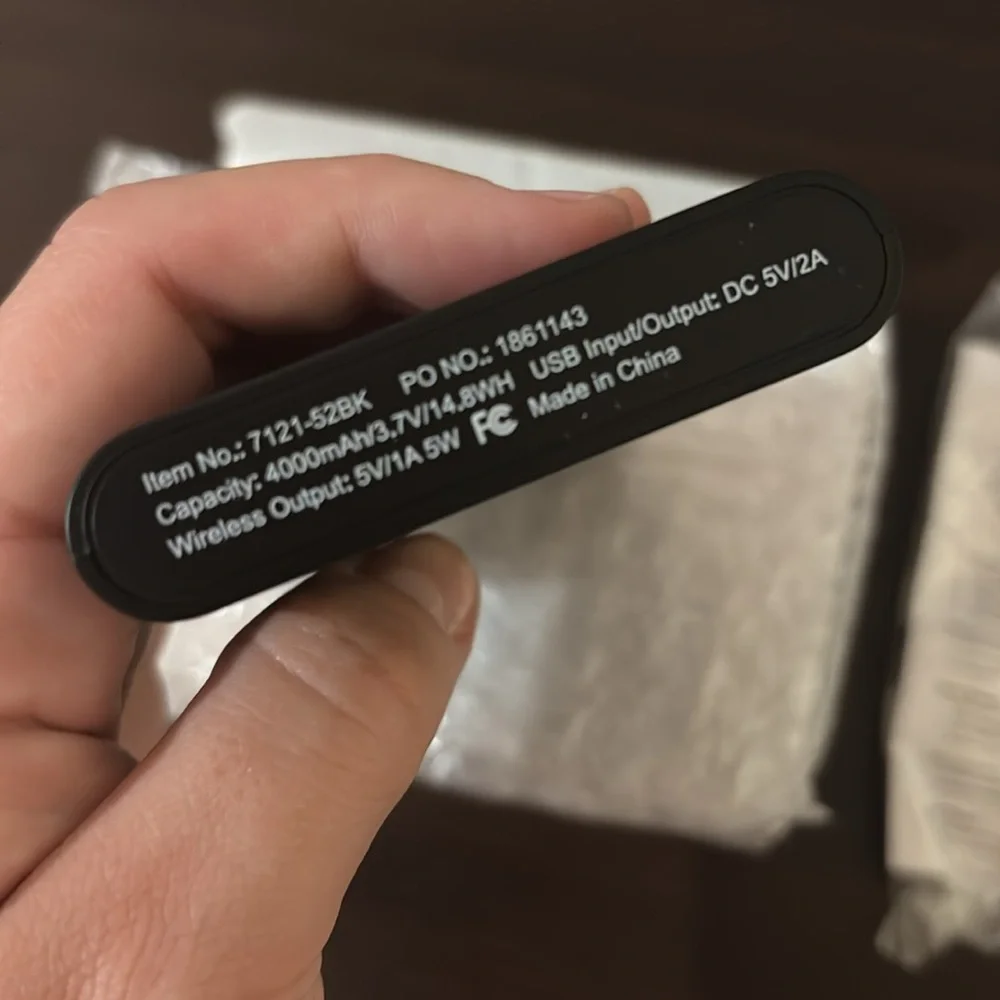 🆕 NWT Black Wireless Charging Power Bank with USB Micro and USB Type A